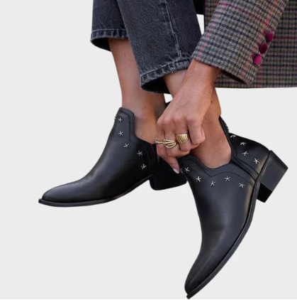 ESTRELLA™ | POINTED LEATHER ANKLE BOOTS